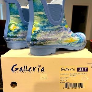 Galleria Monet Waterlilies Chelsea Rain Boots, size 7